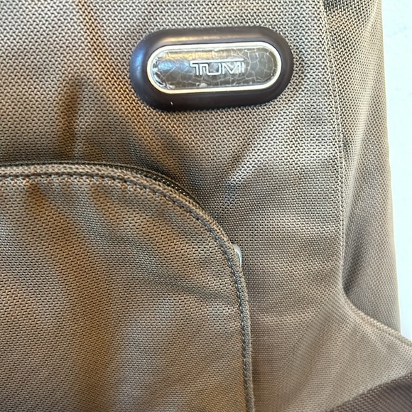 Tumi Shoulder bag, in GREAT condition, Olive color - Picture 3 of 12